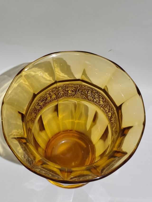 Jarrón Moser, ámbar antiguo - con friso dorado.