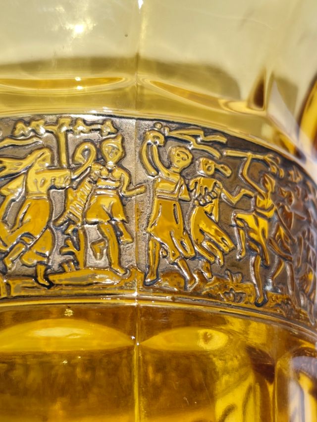 Jarrón Moser, ámbar antiguo - con friso dorado.