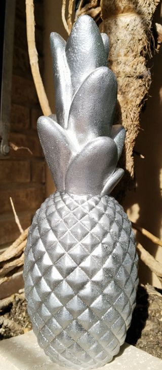 Piña Cromada. Decoración 