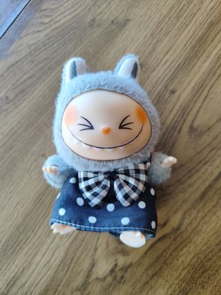 Muñeco Labubus gris