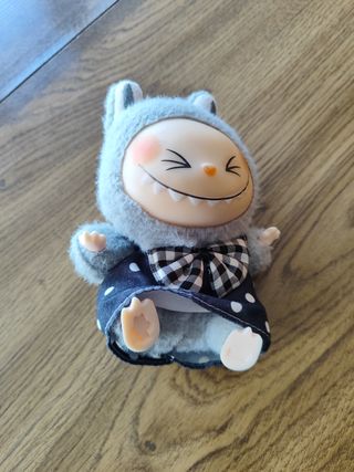 Muñeco Labubus gris