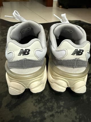 New Balance 9060 Gris-Blanco, talla 34,5 ( 20,5cm)