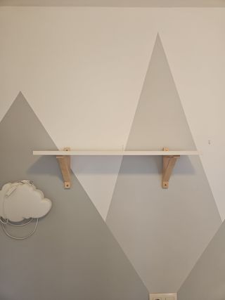 Estantería blanca de madera