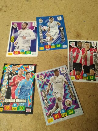 Cromos Adrenalyn de distintas temporadas.
