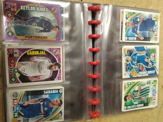 Cromos Adrenalyn de distintas temporadas.
