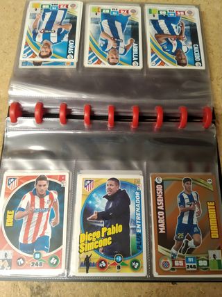Cromos Adrenalyn de distintas temporadas.
