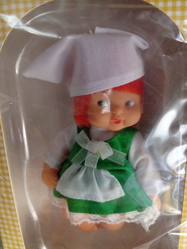 2 Muñecas Barriguitas del Mundo Famosa