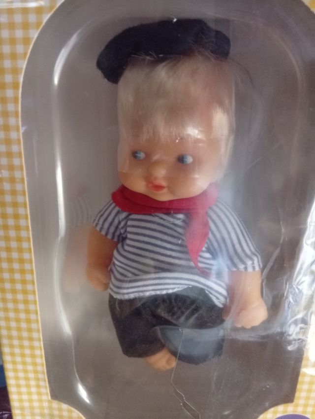 2 Muñecas Barriguitas del Mundo Famosa