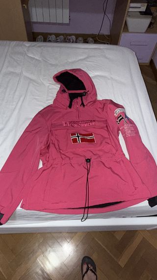 Geographical Norway - Abrigo Rosa