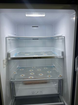 Nevera acero inoxidable
tiene 1 año de vida 