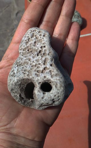 Pietra della strega con due grandi fori