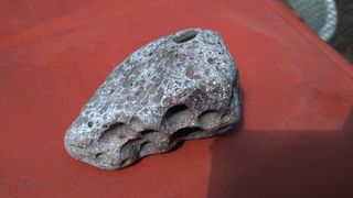 Pietra della strega con due grandi fori