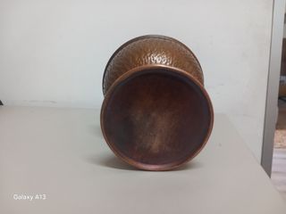 Antico vaso in rame lavorato