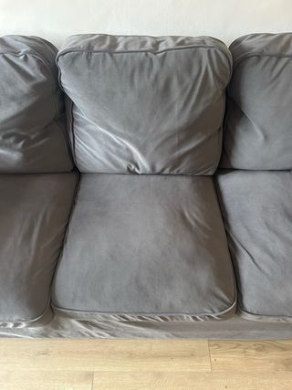 Sofá gris de tela