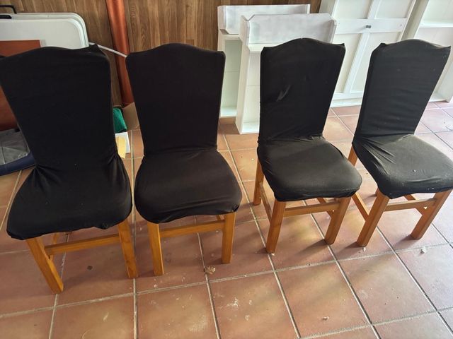 4 Sillas madera maciza - fundas negras