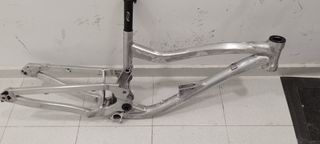 Cuadro descenso nukeproof  amortiguador cranecreek