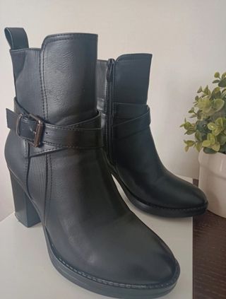 Botas negras de tacón 