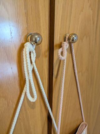 2 bolsos infantiles - beige y rosa