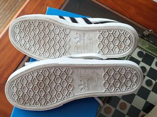 Zapatillas Adidas Delpala blancas y negras
45 1/3