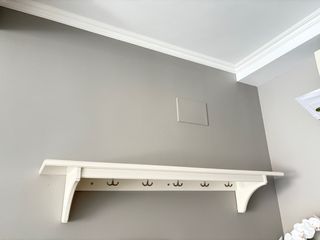 Estante con ganchos IKEA blanco