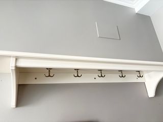 Estante con ganchos IKEA blanco