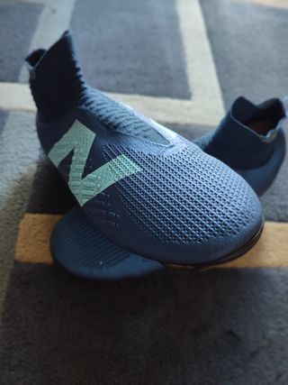 New Balance Tekela Pro AG V4+ Fútbol