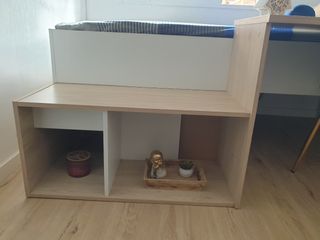 Cama 90cm c/escritorio y estanterias integrado