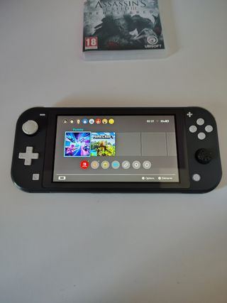 Nintendo Switch Lite Grigia + Assassin's Creed III