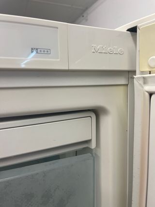 Congelador Miele 185x60 - Garantía