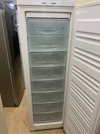 Congelador Miele 185x60 - Garantía