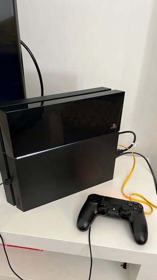 PS4 (PlayStation 4) negra