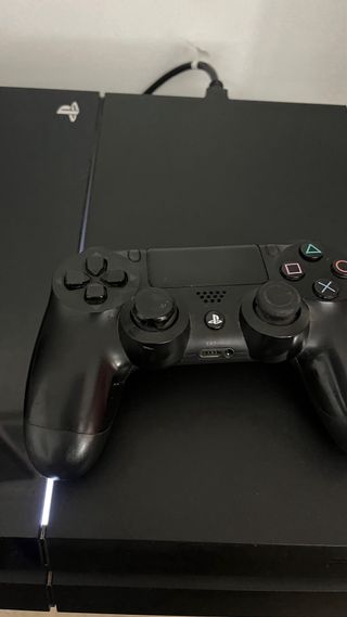 PS4 (PlayStation 4) negra