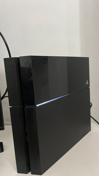 PS4 (PlayStation 4) negra