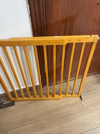 Barrera seguridad bebé madera adaptable