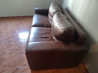 Sofá de piel marrón
Medida 210x92x75cm