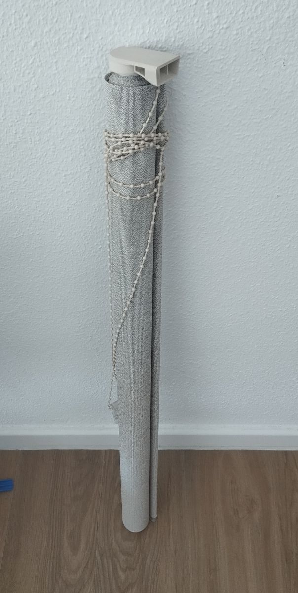 Store enrollable gris