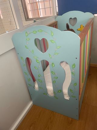 Cuna bebé pintada a mano