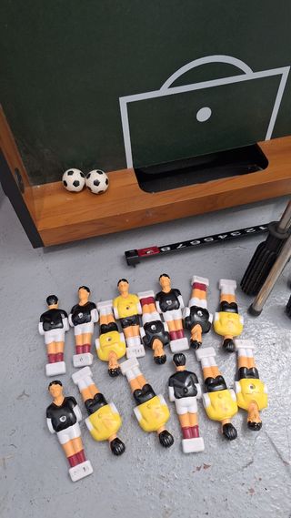 Futbolín de madera vintage