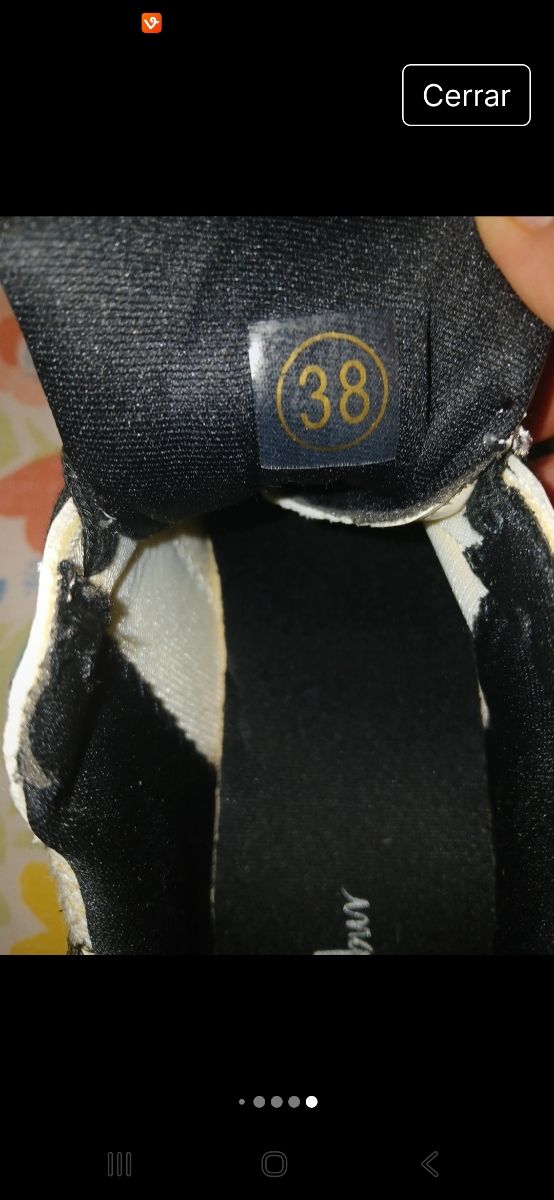 Zapatillas y bolso beige