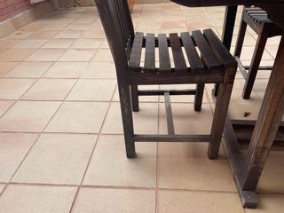 Mesa y 4 sillas jardín madera