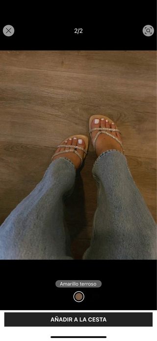 Sandalias planas beige brillantes