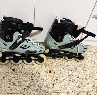 Patines en línea marca Oxelo Freeride Hardboot