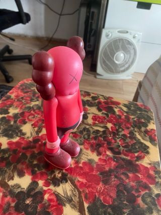 Figura KAWS Compañero