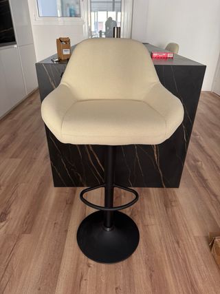 Taburete bar regulable beige sin estrenar