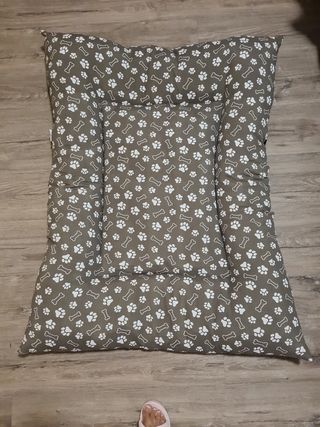 Cama para perro mediano / grande marrón-negro