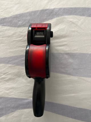 Etiquetadora de ropa negra