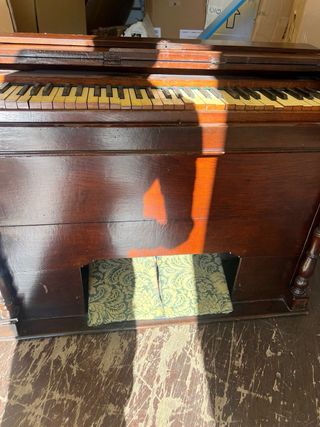 Piano antiguo de madera