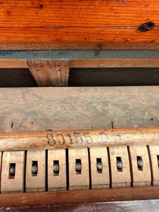 Piano antiguo de madera