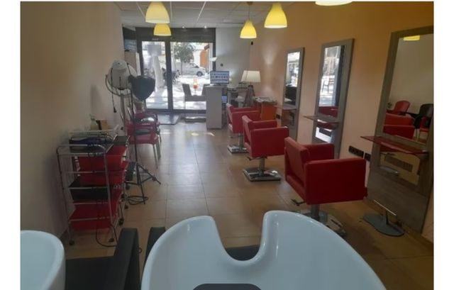 Traspàs de perruqueria de 60 m quadrats.