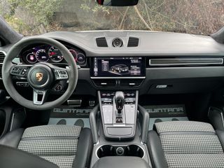 Porsche Cayenne Coupé Turbo 4.0 V8 Biturbo 550CV